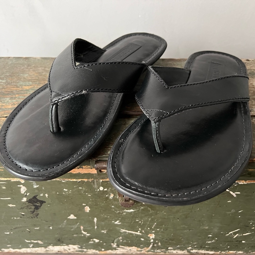 A. Cellini Dressy Thong Sandals 8M